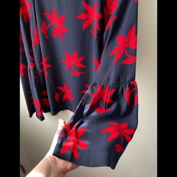 BANANA Republic boat neck bell sleeve floral navy and red blouse small - Picture 8 of 8
